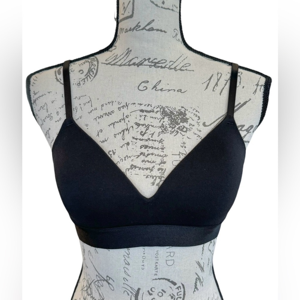 PINK Victorias Secret Bra Wear Everywhere Wireless Lightly Padded 32C Black